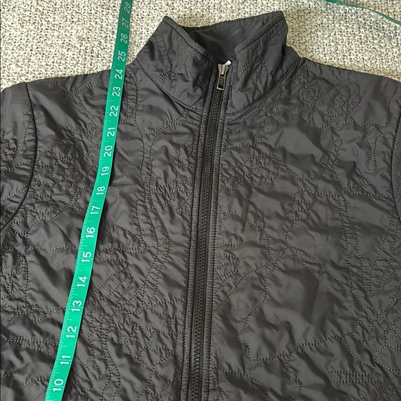 Patagonia Women’s Black Quilted Jacket. Water girl by Patagonia. - Picture 9 of 12